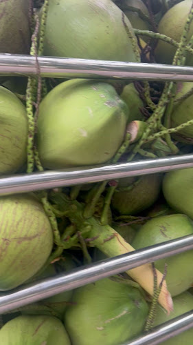 Opinii despre ร้านจ๊ะเอ๋ร่มแดง มะพร้าวน้ำหอมบ้านแพ้ว în อำเภอบางบัวทอง - การบริการอาหารและที่พัก