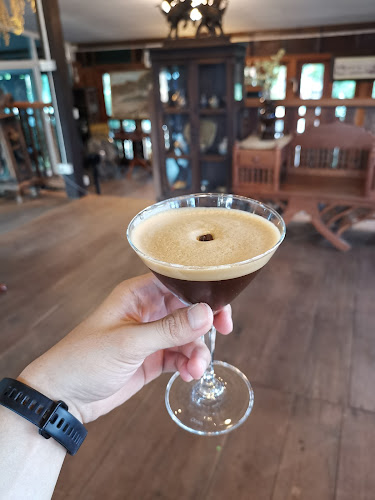 Opinii despre Behind The Time Cafe în เมือง - การบริการอาหารและที่พัก