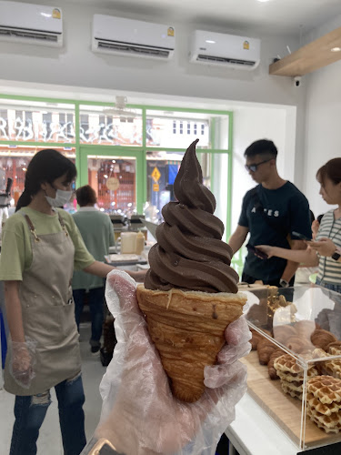 Ice Japan Premium Soft Cream & Slow Bar