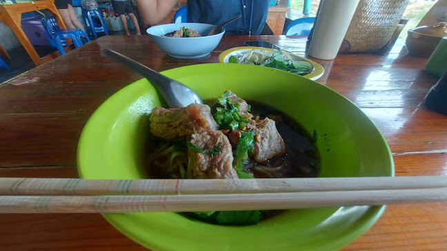 ก๋วยเตี๋ยว เรือไทย คลอง2 - การบริการอาหารและที่พัก