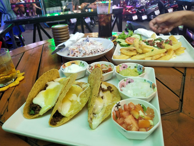 Opinii despre Boom Bar Pattaya Soi LK Metro în อำเภอบางละมุง - การบริการอาหารและที่พัก