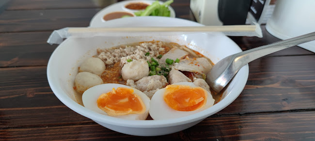 ข้าวหมูทอด ตั้งตัวฮะ - อำเภอกระทุ่มแบน