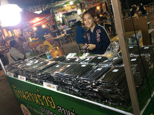 ตลาดโต้รุ่ง อุบลสแควร์ - การบริการอาหารและที่พัก