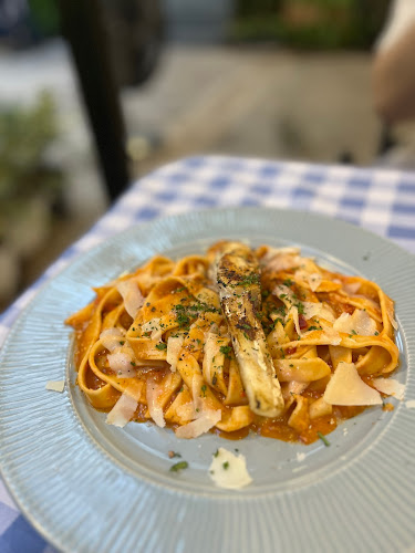 Nailed It Downtown - การบริการอาหารและที่พัก