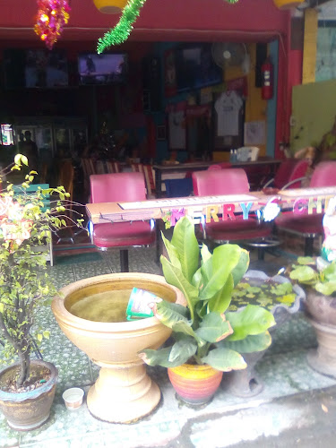 New Stars Restaurant & Bar - การบริการอาหารและที่พัก