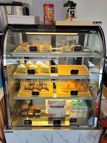 Ten slash coffee corner tenslash เท็นสแลช คาเฟ่นครปฐม - การบริการอาหารและที่พัก