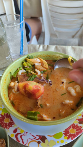 ร้านจัดจ้าน โดยโกแดง - การบริการอาหารและที่พัก