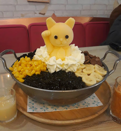 231 ร้านพิเศษ ตั้งอยู่ในโรงแรมสิริ ใกล้ๆที่ว่าการ ถ. เยาวราช อำเภอเมืองภูเก็ต ภูเก็ต 83000