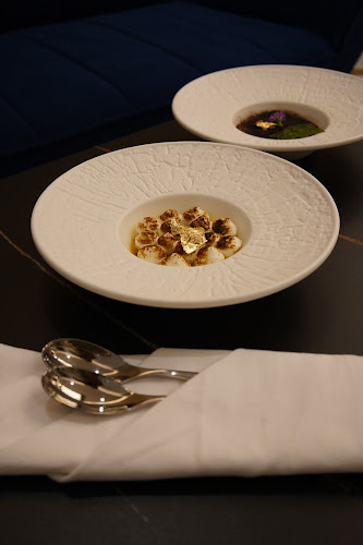 7th Floor Restaurant & Bar - การบริการอาหารและที่พัก