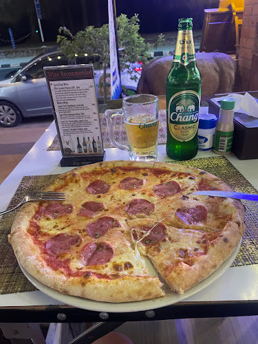 Opinii despre Capri Restaurant & Bar Karon în อำเภอเมืองภูเก็ต - การบริการอาหารและที่พัก