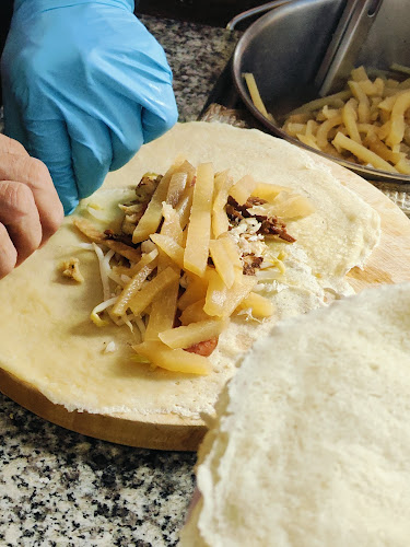 ปอเปี๊ยะสด เจ้าเก่าถนนแสงจันทร์ หน้าโรงแรมวังน้อย - อำเภอหาดใหญ่