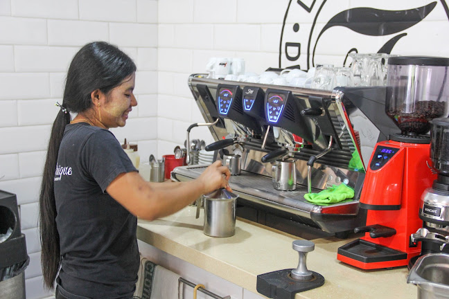 ลาฟาบริคเฟรนเบเกอรี่ - การบริการอาหารและที่พัก