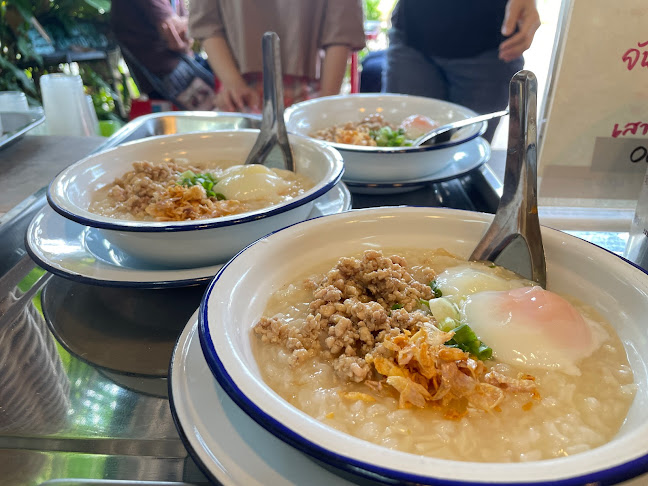 Comentarii opinii despre โต๊ะแดงอาหารเช้าสุโขทัย