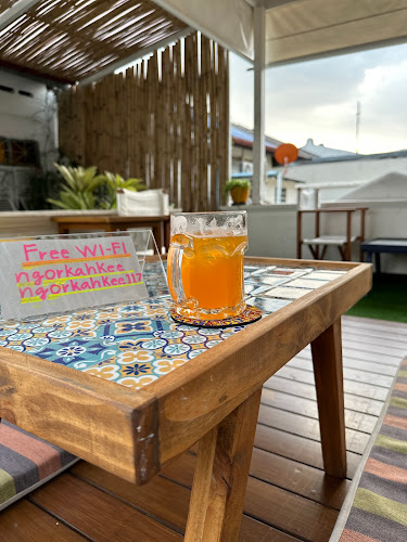 Opinii despre High D'Away Rooftop Bar în อำเภอเมืองภูเก็ต - การบริการอาหารและที่พัก