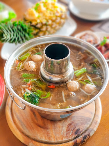 Opinii despre Pantai Seaview Restaurant Halal Food în อำเภอกะทู้ - การบริการอาหารและที่พัก