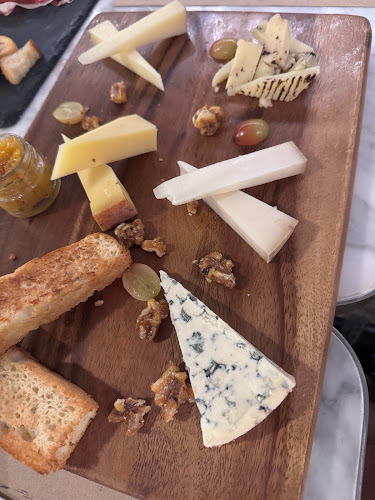 Opinii despre Wine Connection BZenter Rawai în อำเภอเมืองภูเก็ต - การบริการอาหารและที่พัก