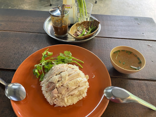 โกติ๋วก๋วยเตี๋ยวเรือรังสิต (เจ้าเก่าป่าตอง) สาขา ห้าแยกฉลอง