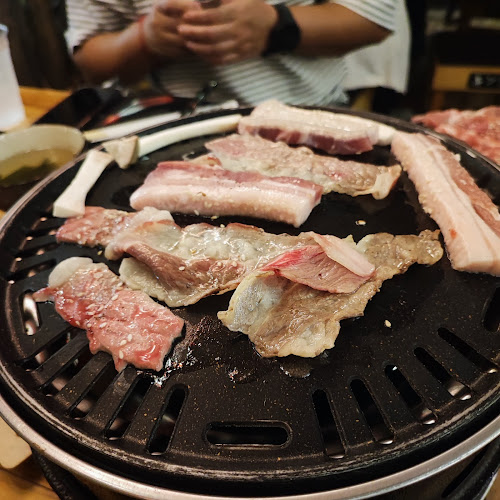 กินดา วากิว - การบริการอาหารและที่พัก