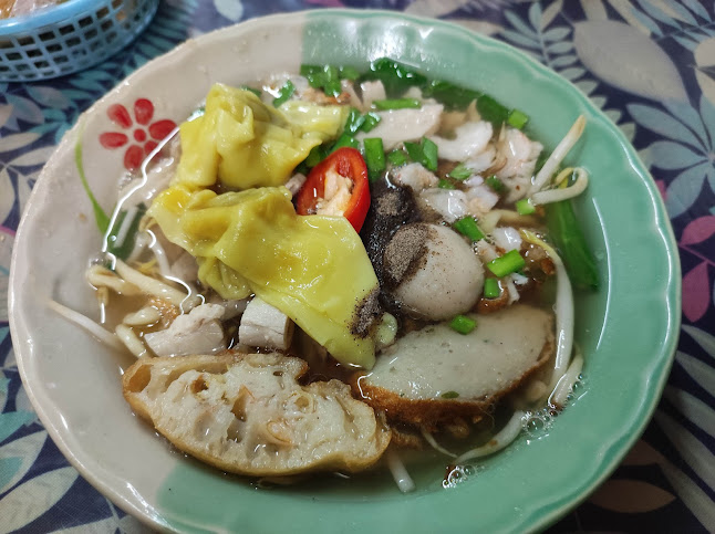 V9MP+8VR ตำบลตลาดเหนือ อำเภอเมืองภูเก็ต ภูเก็ต 83000