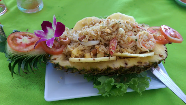 Sam pi nong family seafood - การบริการอาหารและที่พัก