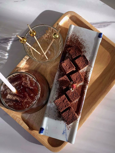 Posh and Pow Club Café