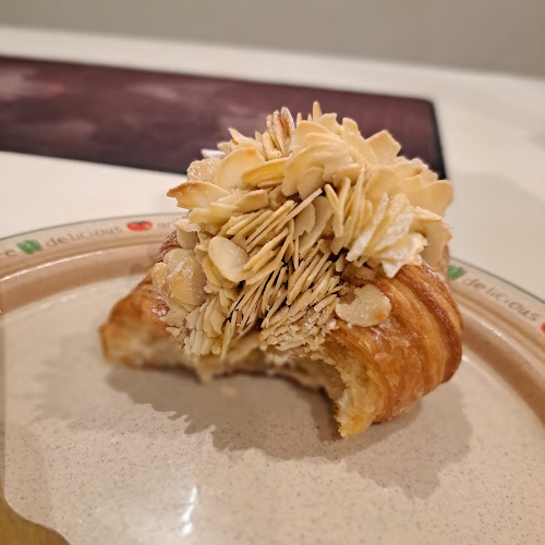 ชูว์ครัวซองต์ - การบริการอาหารและที่พัก