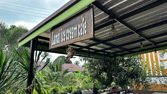 Lamai fresh coconut ice cream (lamai shop)