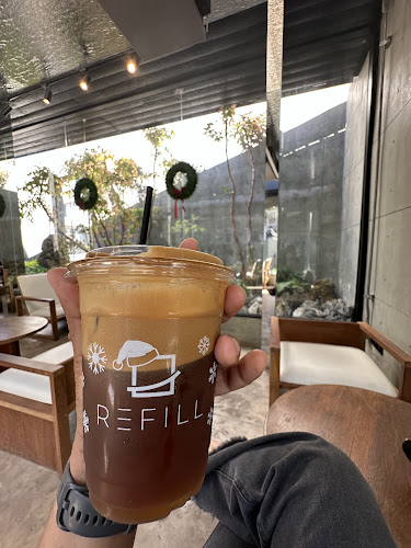 รีฟิล คอฟฟี - การบริการอาหารและที่พัก