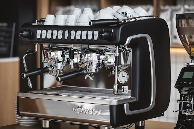 CoffeeWORKS Phuket Experience Center - การบริการอาหารและที่พัก