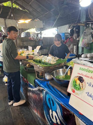 ก๋วยเตี๋ยว เรือไทย คลอง2 - การบริการอาหารและที่พัก