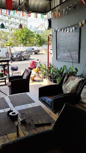 Joyly bar - การบริการอาหารและที่พัก