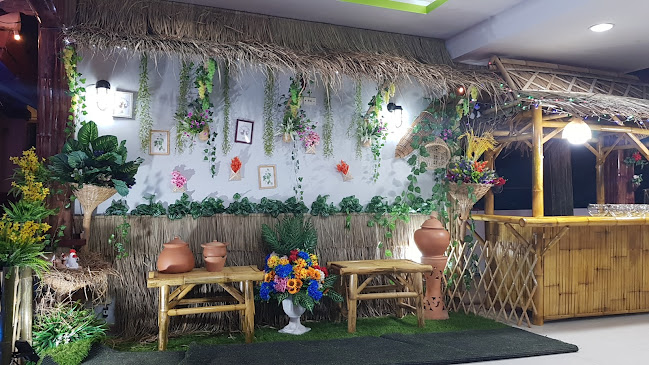 ตลาดบางเงือก ต.กะรน - การบริการอาหารและที่พัก