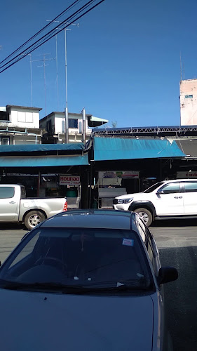 Night Market - การบริการอาหารและที่พัก