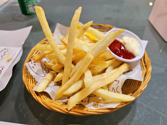 Burgerboyz - การบริการอาหารและที่พัก