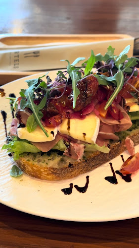 BARTELS Blue Tree - Sourdough Sandwiches & Juicery