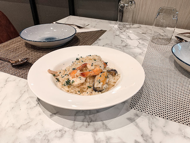 ลา พิคโคล่า คาเฟ่ แอนด์ เรสเตอรรอง - การบริการอาหารและที่พัก