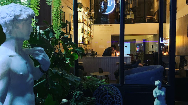 Noi bar Nakhonsawan - การบริการอาหารและที่พัก