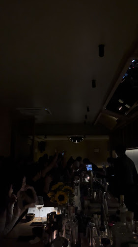 Fomo Barr - การบริการอาหารและที่พัก