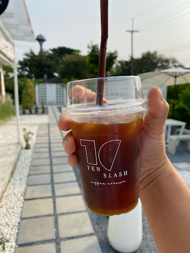 Ten slash coffee corner tenslash เท็นสแลช คาเฟ่นครปฐม - การบริการอาหารและที่พัก