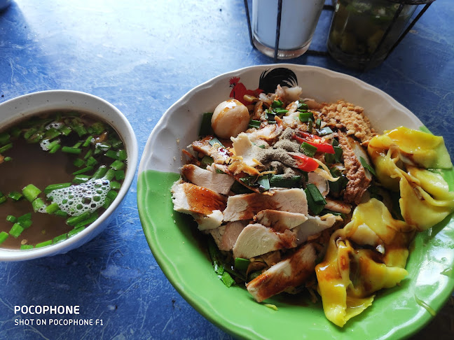 Opinii despre โกยูร หมี่ฮกเกี้ยน în อำเภอเมืองภูเก็ต - การบริการอาหารและที่พัก