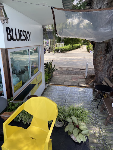 BLUE SKY - การบริการอาหารและที่พัก