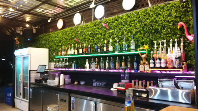 THE ONE International Food Park - การบริการอาหารและที่พัก