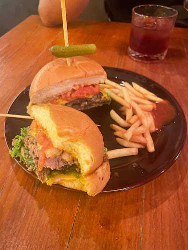 103 ถ. พังงา ตำบลตลาดใหญ่ อำเภอเมืองภูเก็ต ภูเก็ต 83000