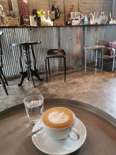 Hood - การบริการอาหารและที่พัก