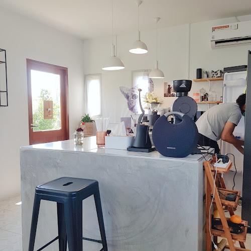 Opinii despre IU Slow Bar Coffee în อำเภอเมืองนครปฐม - การบริการอาหารและที่พัก