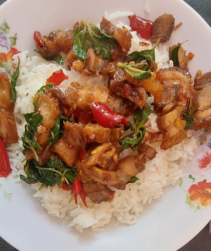 ป้าน้องอาหารตามสั่ง - การบริการอาหารและที่พัก