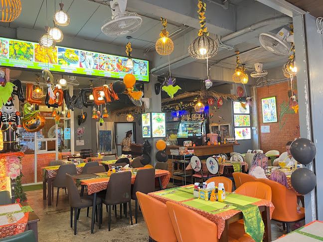 Phuket Restaurant - การบริการอาหารและที่พัก