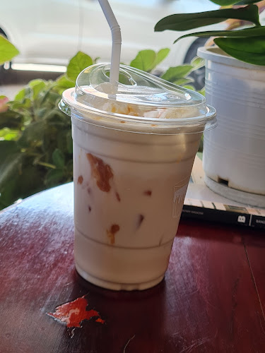 DIRTY & SCONE - การบริการอาหารและที่พัก