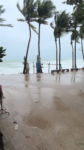 Village Burgers Kamala