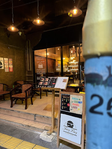 103 ถ. พังงา ตำบลตลาดใหญ่ อำเภอเมืองภูเก็ต ภูเก็ต 83000